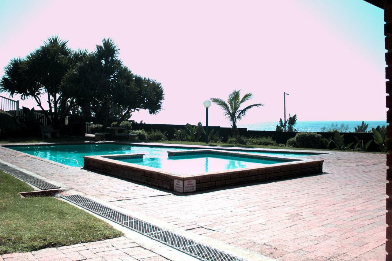 Laguna 75 Uvongo Beach Exterior foto